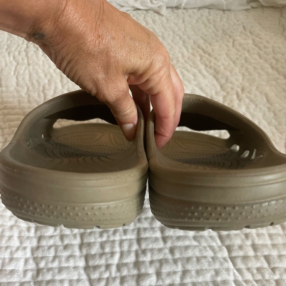 CROCS BOGOTA SLIDES SLIP ON SANDALS TAN/BROWN MENS SIZE MED 8 - Picture 7 of 9